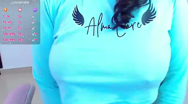 Snapshot of Vannessa__Shy chatting on February 2025 11:34:01 PM Vannessa Shy online show from February 2025 11:34:01 PM