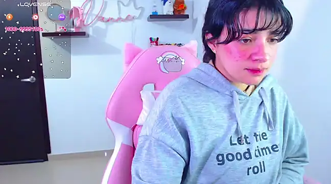 Snapshot of Vannessa__Shy chatting on February 2025 03:58:02 PM Vannessa Shy online show from February 2025 03:58:02 PM