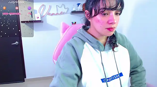 Snapshot of Vannessa__Shy chatting on March 2025 09:59:01 PM Vannessa Shy online show from March 2025 09:59:01 PM