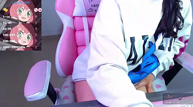 Snapshot of Vannessa__Shy chatting on March 2025 06:47:01 PM Vannessa Shy online show from March 2025 06:47:01 PM