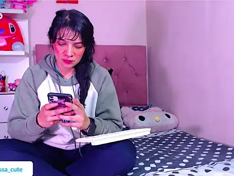 Snapshot of Vannessa__Shy chatting on November 2025 11:38:01 PM Vannessa Shy online show from November 2025 11:38:01 PM