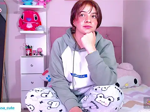 Snapshot of Vannessa__Shy chatting on December 2025 01:23:02 AM Vannessa Shy online show from December 2025 01:23:02 AM