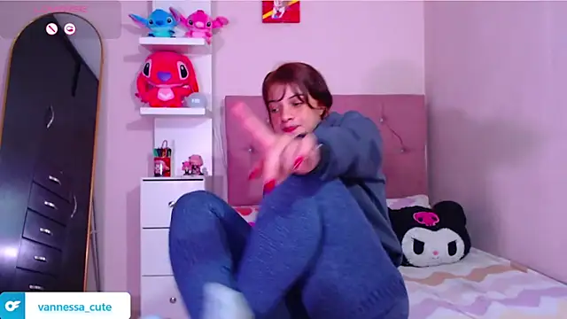 Snapshot of Vannessa__Shy chatting on December 2025 07:00:01 PM Vannessa Shy online show from December 2025 07:00:01 PM