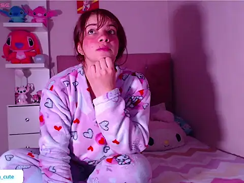 Snapshot of Vannessa__Shy chatting on January 2026 08:06:01 AM Vannessa Shy online show from January 2026 08:06:01 AM