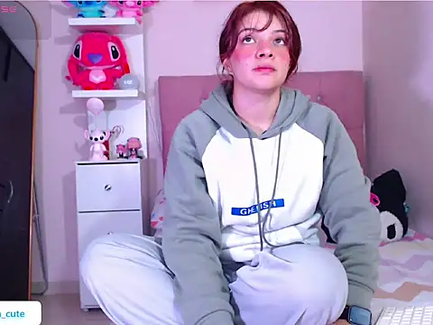 Snapshot of Vannessa__Shy chatting on January 2026 10:04:01 PM Vannessa Shy online show from January 2026 10:04:01 PM