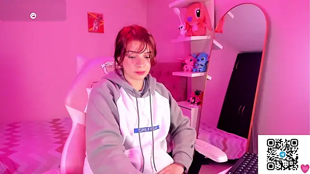 Snapshot of Vannessa__Shy chatting on February 2026 04:25:01 PM Vannessa Shy online show from February 2026 04:25:01 PM