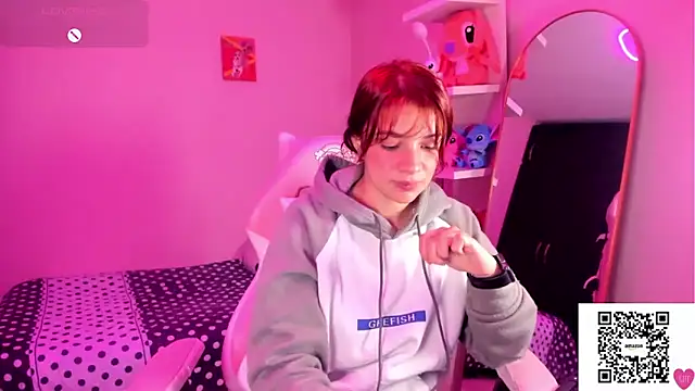 Snapshot of Vannessa__Shy chatting on February 2026 01:46:01 AM Vannessa Shy online show from February 2026 01:46:01 AM