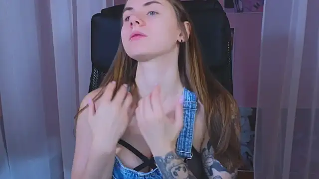 Snapshot of _AnnaStark_ chatting on January 2025 08:22:01 PM AnnaStark online show from January 2025 08:22:01 PM