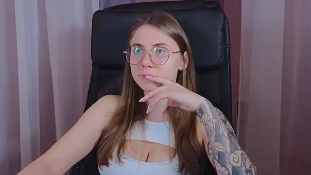 Snapshot of _AnnaStark_ chatting on January 2025 05:22:02 AM AnnaStark online show from January 2025 05:22:02 AM