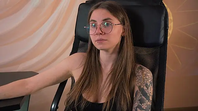 Snapshot of _AnnaStark_ chatting on October 2025 08:20:02 AM AnnaStark online show from October 2025 08:20:02 AM