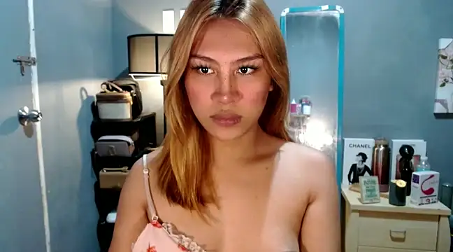 Snapshot of luxxy_grand chatting on December 2024 02:24:02 PM luxxy grand online show from December 2024 02:24:02 PM