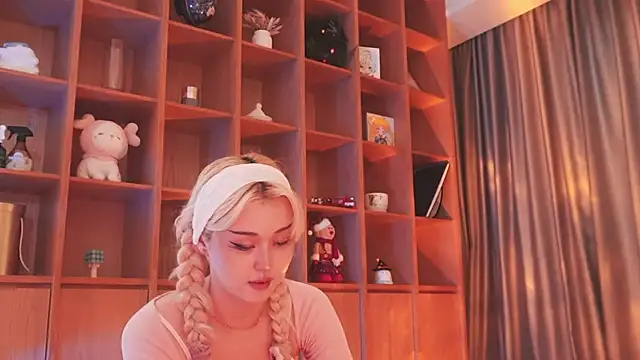 hyun chia online show from November 2025 02:11:01 AM