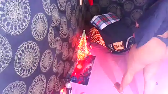 Snapshot of LunaRai chatting on December 2025 04:39:02 AM LunaRai online show from December 2025 04:39:02 AM