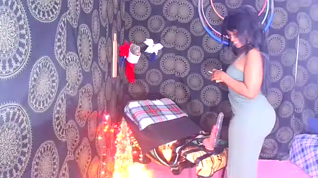 Snapshot of LunaRai chatting on December 2025 04:18:02 AM LunaRai online show from December 2025 04:18:02 AM