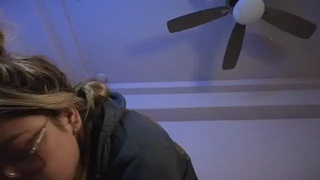 Snapshot of drizzypeach602 chatting on January 2025 05:32:01 AM drizzypeach602 online show from January 2025 05:32:01 AM