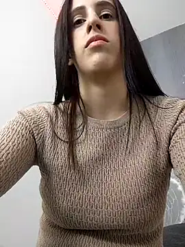 Amira Milker online show from February 2025 04:00:01 PM