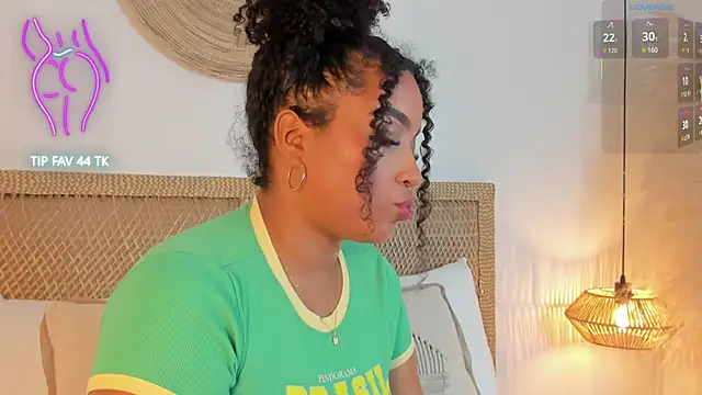 cloe 25 online show from September 2025 02:04:02 AM