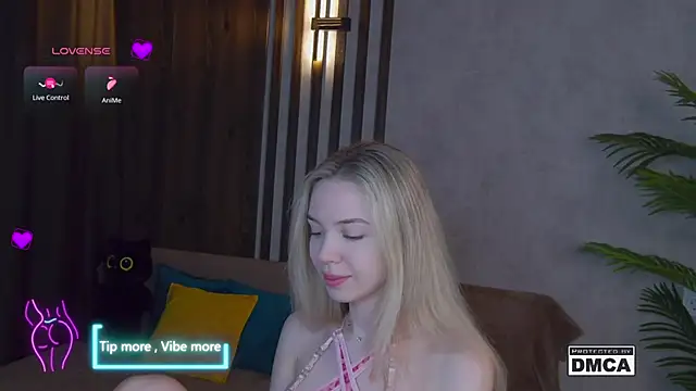 Holl1Would online show from March 2025 03:41:02 AM