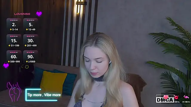 Holl1Would online show from March 2025 07:49:02 PM