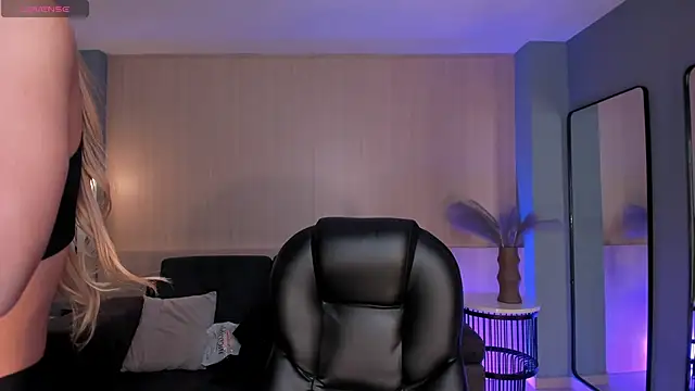 Snapshot of LexieWayne chatting on September 2025 08:20:02 PM LexieWayne online show from September 2025 08:20:02 PM