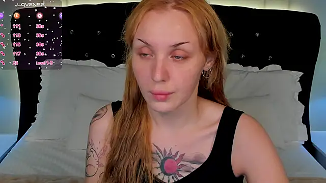 LianaFord online show from November 2025 08:52:01 PM