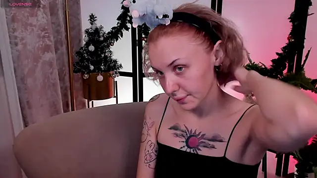 LianaFord online show from December 2025 09:53:01 PM