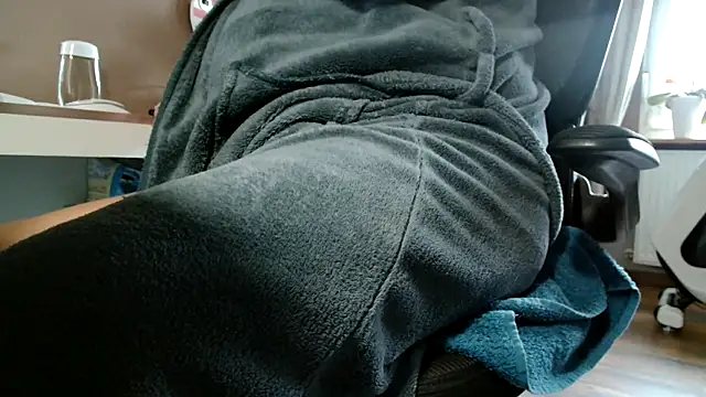 suedel65 online show from October 2025 03:31:02 PM