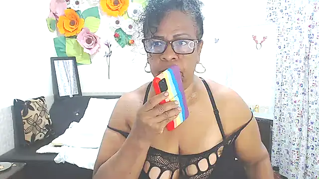 Yayis-hot-sexyw online show from February 2025 06:56:02 PM