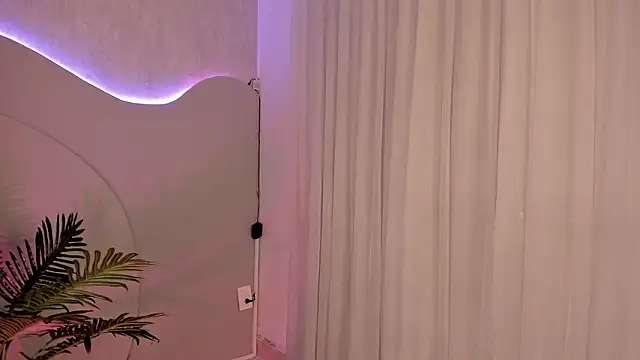 Snapshot of Emma_Morgann chatting on March 2026 01:25:01 PM Emma Morgann online show from March 2026 01:25:01 PM