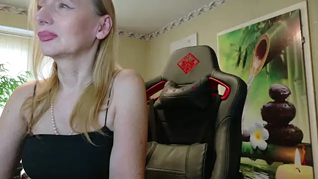 HotLana69 online show from April 2026 04:34:02 PM