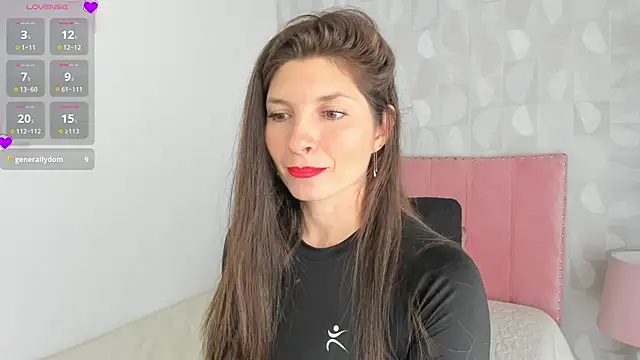 Azahara Amin  online show from October 2025 05:32:02 PM