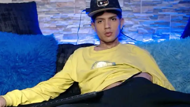 andersonZ998 online show from March 2025 06:52:02 AM