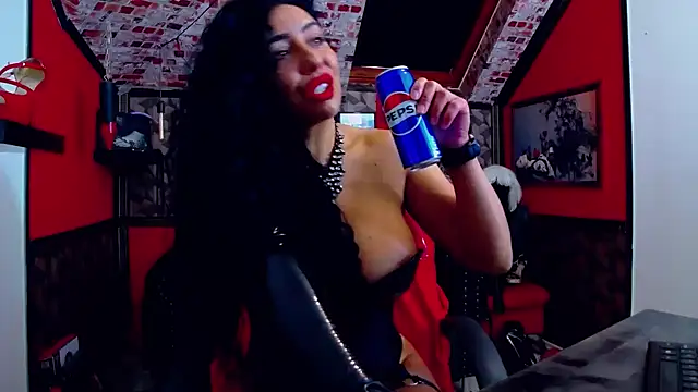 Snapshot of DommeBellatrix chatting on November 2025 06:11:02 AM DommeBellatrix online show from November 2025 06:11:02 AM