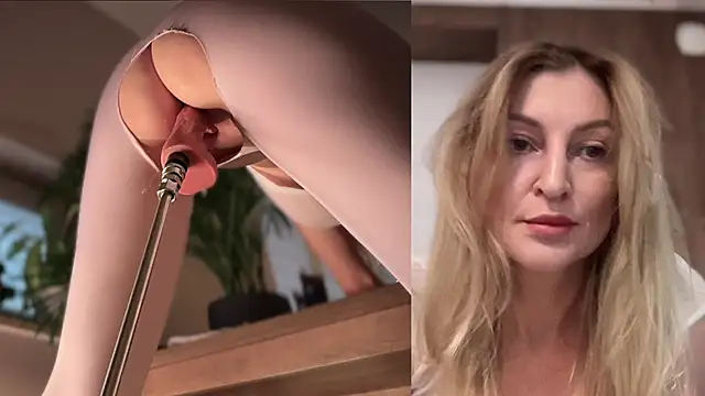 Snapshot of legsLONG chatting on December 2024 09:18:02 AM legsLONG online show from December 2024 09:18:02 AM