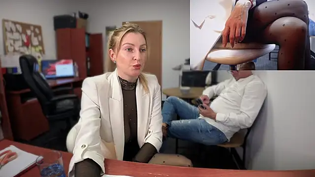 Snapshot of legsLONG chatting on December 2024 11:06:02 AM legsLONG online show from December 2024 11:06:02 AM