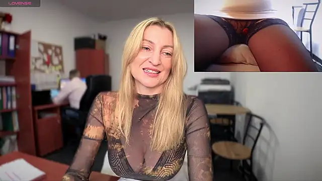 Snapshot of legsLONG chatting on January 2025 08:09:01 AM legsLONG online show from January 2025 08:09:01 AM