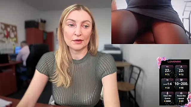 Snapshot of legsLONG chatting on February 2025 07:44:01 AM legsLONG online show from February 2025 07:44:01 AM