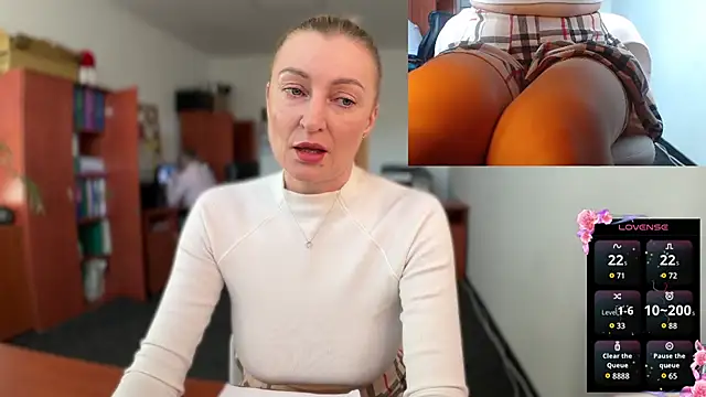 Snapshot of legsLONG chatting on February 2025 08:18:02 AM legsLONG online show from February 2025 08:18:02 AM