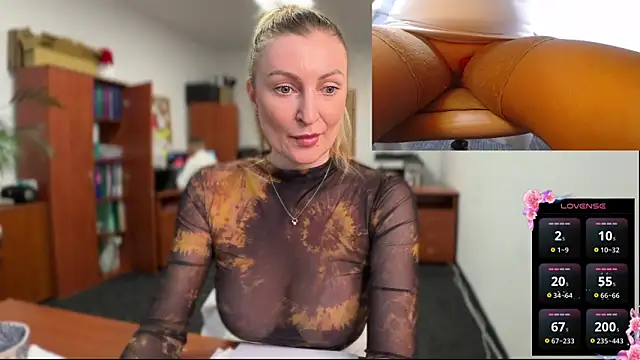 Snapshot of legsLONG chatting on March 2025 11:08:01 AM legsLONG online show from March 2025 11:08:01 AM