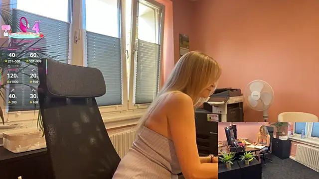 Snapshot of legsLONG chatting on September 2025 05:52:02 AM legsLONG online show from September 2025 05:52:02 AM