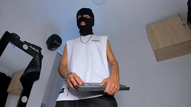 Samuel Suarez online show from December 2025 12:17:01 AM