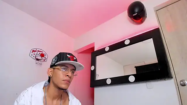 Snapshot of Samuel_Suarez chatting on June 2026 02:24:02 AM Samuel Suarez online show from June 2026 02:24:02 AM