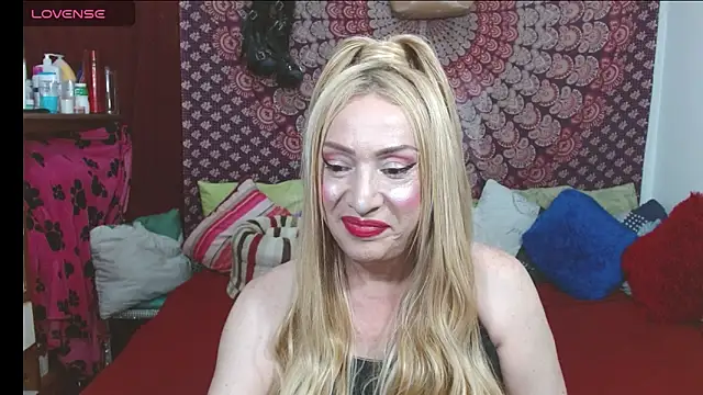 Snapshot of elena_evans chatting on March 2026 07:10:02 PM elena evans online show from March 2026 07:10:02 PM