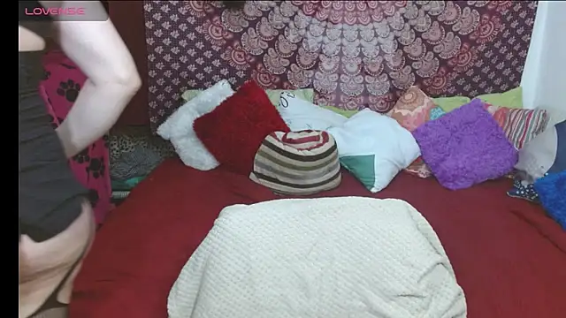 Snapshot of elena_evans chatting on March 2026 06:13:01 PM elena evans online show from March 2026 06:13:01 PM