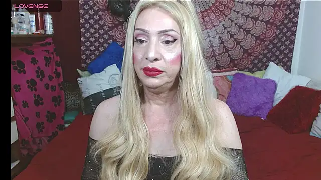 Snapshot of elena_evans chatting on March 2026 04:12:02 PM elena evans online show from March 2026 04:12:02 PM