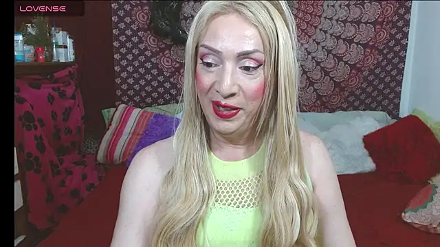 Snapshot of elena_evans chatting on March 2026 05:18:02 PM elena evans online show from March 2026 05:18:02 PM