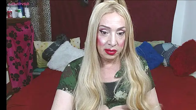 Snapshot of elena_evans chatting on March 2026 05:03:01 PM elena evans online show from March 2026 05:03:01 PM