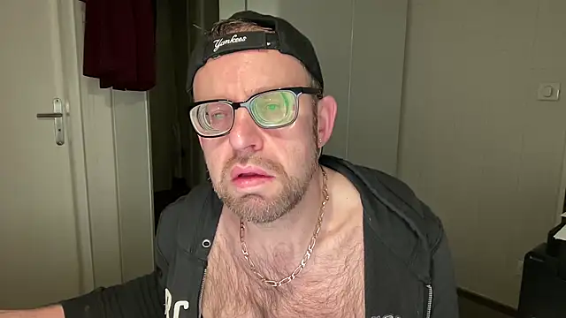 Snapshot of FABIOGLASSES chatting on January 2025 05:30:02 PM FABIOGLASSES online show from January 2025 05:30:02 PM