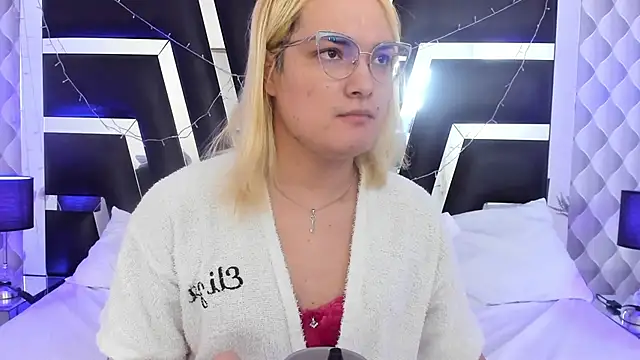 Snapshot of katya_kozlov chatting on November 2025 02:10:02 AM katya kozlov online show from November 2025 02:10:02 AM