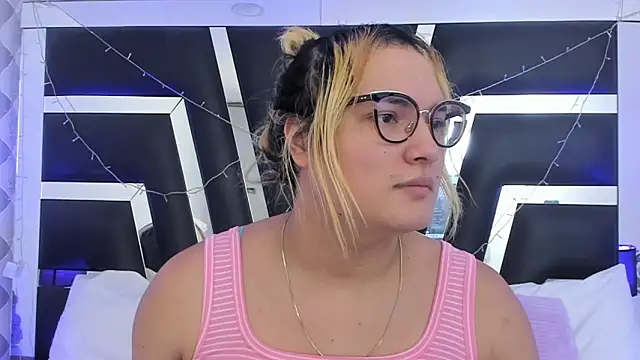 Snapshot of katya_kozlov chatting on March 2026 03:56:02 AM katya kozlov online show from March 2026 03:56:02 AM